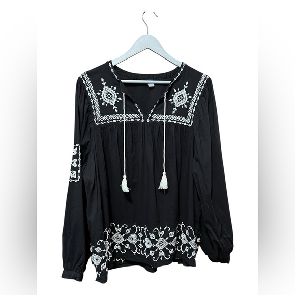 🟠Old Navy Black & White Embroidered Peasant Top – Size XL - Picture 1 of 4